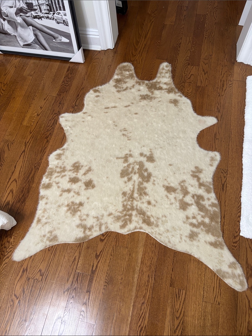 Cream and Tan Accent Rug with Gold Metallic Accents